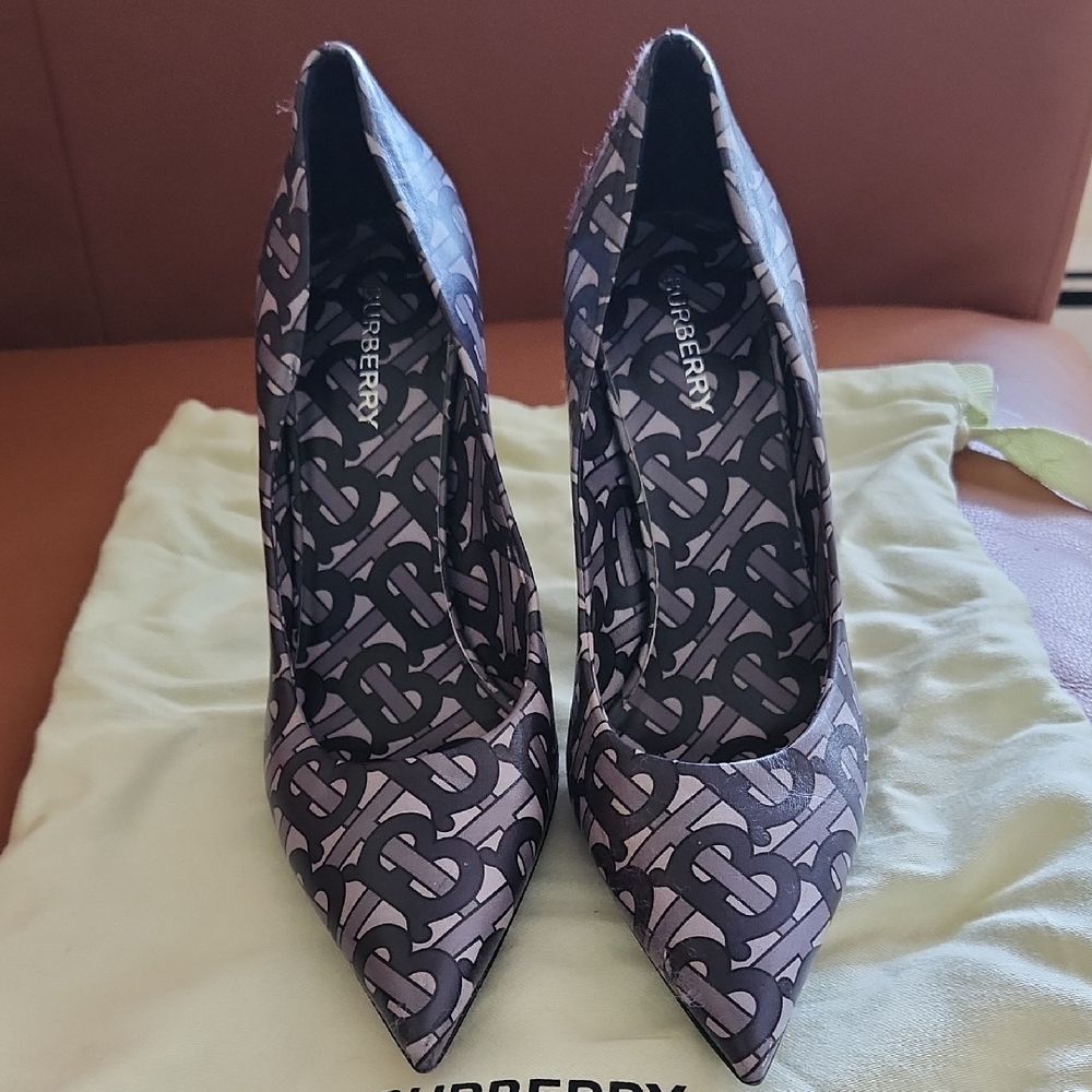 Burberry Black and GRAY Patterned Heels